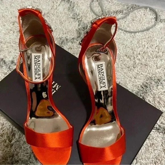 Badgley mischka NIB heels - Picture 5 of 9